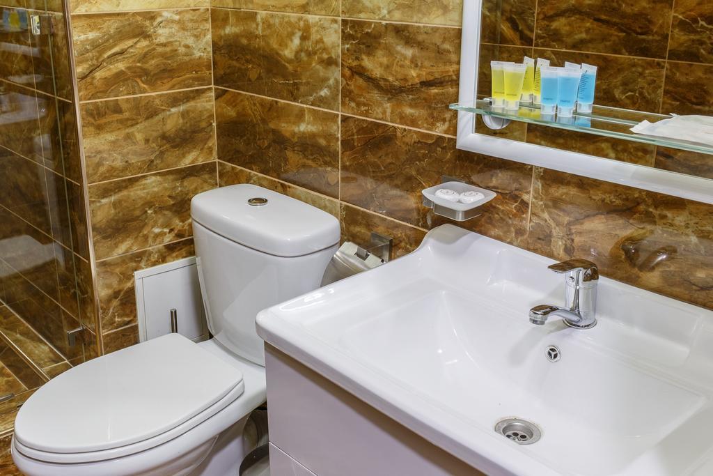 Astor Hotel & Spa Bishkek Quarto foto